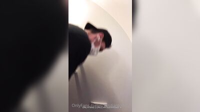 Chris Diamond Jerks Off In The Plane Toilet