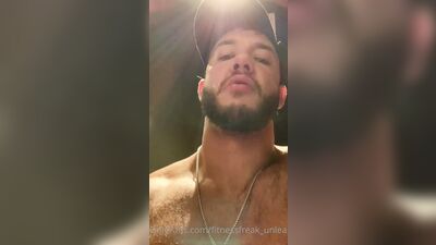 Fitnessfreak unleashed - Private bathroom Stall Fuck - Gay Porn