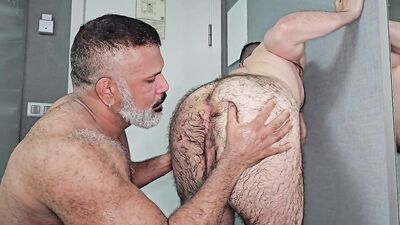 Big bear fucks Spanish bear - Gay Porn