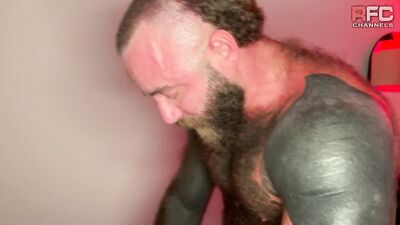 A Short Muscle Guy Fuck A Big Muscle Guy Like A Grizzly - gay porn