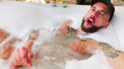 Jacuzzi Masturbation