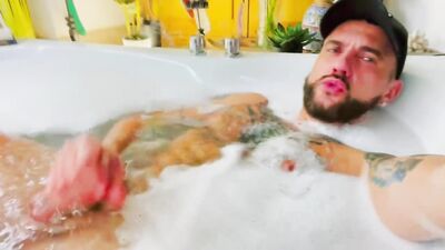 Jacuzzi Masturbation