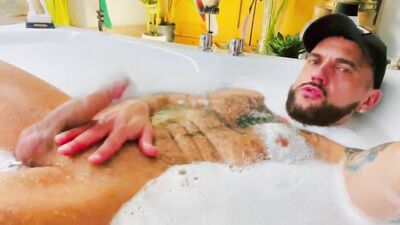 Jacuzzi Masturbation