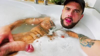Jacuzzi Masturbation