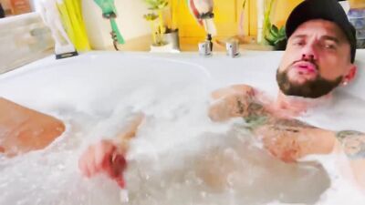 Jacuzzi Masturbation