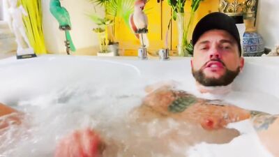 Jacuzzi Masturbation