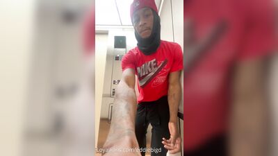 EddieBigD - Getting caught in The Elevator