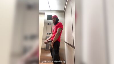 EddieBigD - Getting caught in The Elevator
