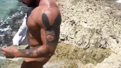 OnlyFans - Alejo Ospina - Blowing stranger in the beach - free gay porn