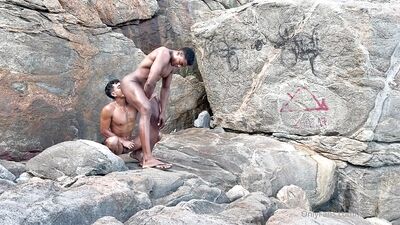 OnlyFans - Big Roger - Mi primera follada en la playa - free gay porn