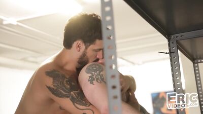 Derek Samuel - The pool guy in his ass - free gay porn