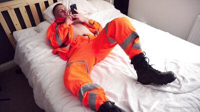 Piggy Builder - gay porn video (18)