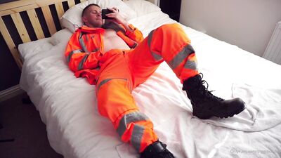Piggy Builder - gay porn video (18)