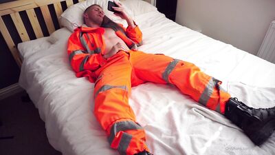 Piggy Builder - gay porn video (18)