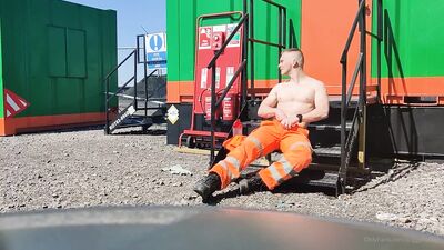 Piggy Builder - gay porn video (24)