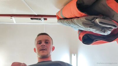 Piggy Builder - gay porn video (16)