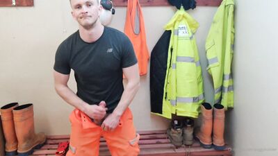 Piggy Builder - gay porn video (16)