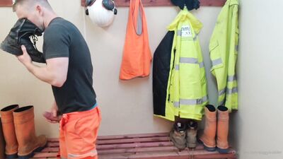 Piggy Builder - gay porn video (16)