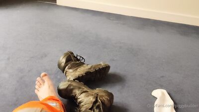 Piggy Builder - gay porn video (7)