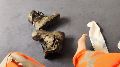 Piggy Builder - gay porn video (7)
