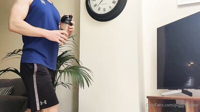 Piggy Builder - gay porn video (33)