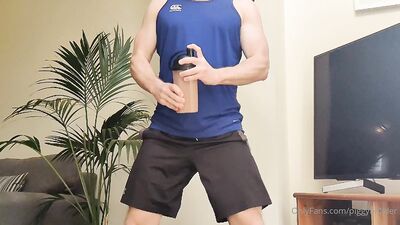 Piggy Builder - gay porn video (33)