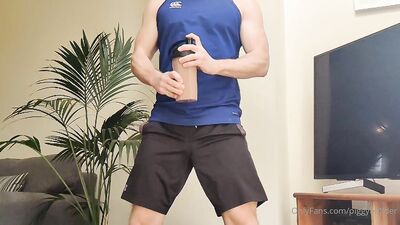 Piggy Builder - gay porn video (33)