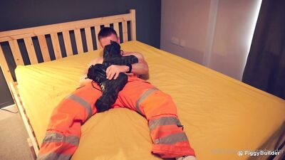 Piggy Builder - gay porn video (3)