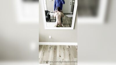 TheStepBrothers - Lil bro blows Big bro in a phone-mirror shot - 27 secs - free gay porn