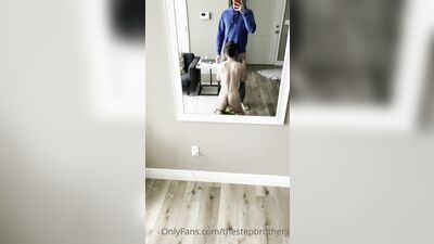 TheStepBrothers - Lil bro blows Big bro in a phone-mirror shot - 27 secs - free gay porn