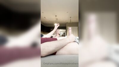 TheStepBrothers - Big bro and Lil bro have a side-by-side wank - 3 min - free gay porn