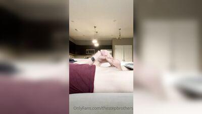 TheStepBrothers - Big bro and Lil bro have a side-by-side wank - 3 min - free gay porn