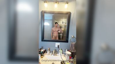 TheStepBrothers - Big bro poses in mirror while Lil bro showers then blows him a bit - 34 secs - free gay porn