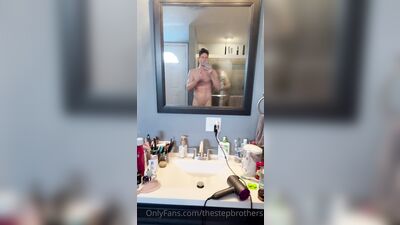 TheStepBrothers - Big bro poses in mirror while Lil bro showers then blows him a bit - 34 secs - free gay porn