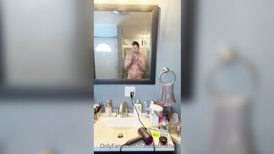 TheStepBrothers - Big bro poses in mirror while Lil bro showers then blows him a bit - 34 secs - free gay porn