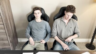 TheStepBrothers - Big bro and Lil bro wank sitting next to each other - 11 min - free gay porn