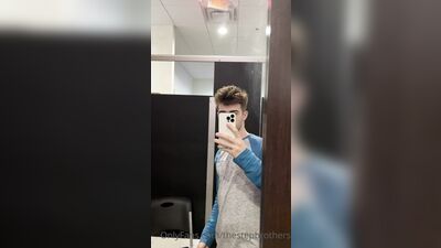 TheStepBrothers - Big bro sucks Lil bro a bit in the gym lockerroom - 25 secs - free gay porn