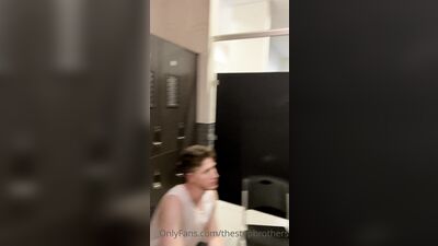 TheStepBrothers - Big bro sucks Lil bro a bit in the gym lockerroom - 25 secs - free gay porn