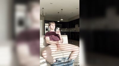 TheStepBrothers - Lil bro is having a wank and cums on Big bro - 1 min - free gay porn