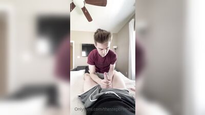TheStepBrothers - Lil Bro wanks Big Bro -  2 min - free gay porn