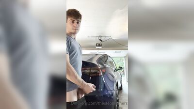 TheStepBrothers - Lil bro wanks and cums while Big bro waxes the car - 3 min - free gay porn