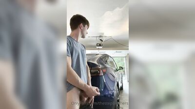 TheStepBrothers - Lil bro wanks and cums while Big bro waxes the car - 3 min - free gay porn