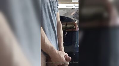 TheStepBrothers - Lil bro wanks and cums while Big bro waxes the car - 3 min - free gay porn