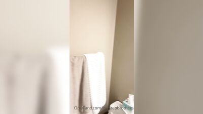 TheStepBrothers - Big bro grabs Lil bros cock after he showers - 50 secs - free gay porn
