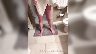 TheStepBrothers - Lil bro wanks as Big bro dries after shower - 15 secs - free gay porn