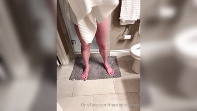 TheStepBrothers - Lil bro wanks as Big bro dries after shower - 15 secs - free gay porn