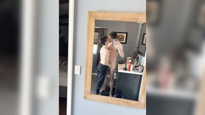 TheStepBrothers - Lil bro and Big bro kiss in a phone-mirror shot - 26 secs - free gay porn