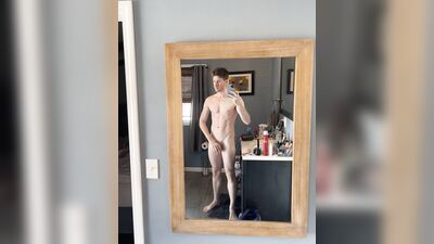 TheStepBrothers - Lil bro and Big bro kiss in a phone-mirror shot - 26 secs - free gay porn