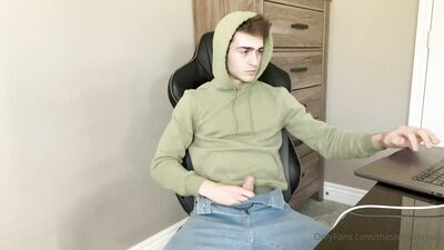 TheStepBrothers - Lil bro has a wnk and cums on the desk - 9 min  - free gay porn
