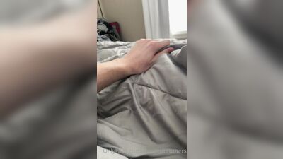TheStepBrothers - Big bro fondles Lil bro in bed - 1 min - free gay porn